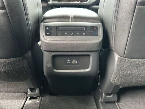 Used 2025 Nissan Pathfinder SL FWD image 21