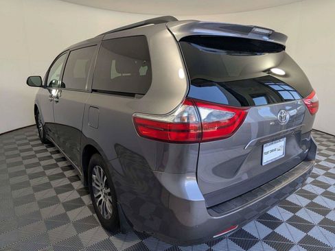 Used 2020 Toyota Sienna XLE w/ XLE Navigation Package FWD image 10
