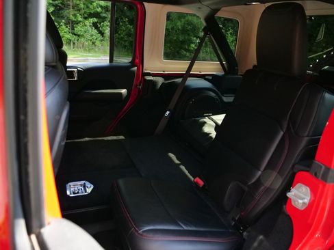 Used 2018 Jeep Wrangler Unlimited Rubicon AWD/4WD image 22