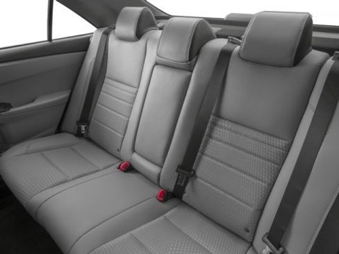 Used 2017 Toyota Camry SE image 15