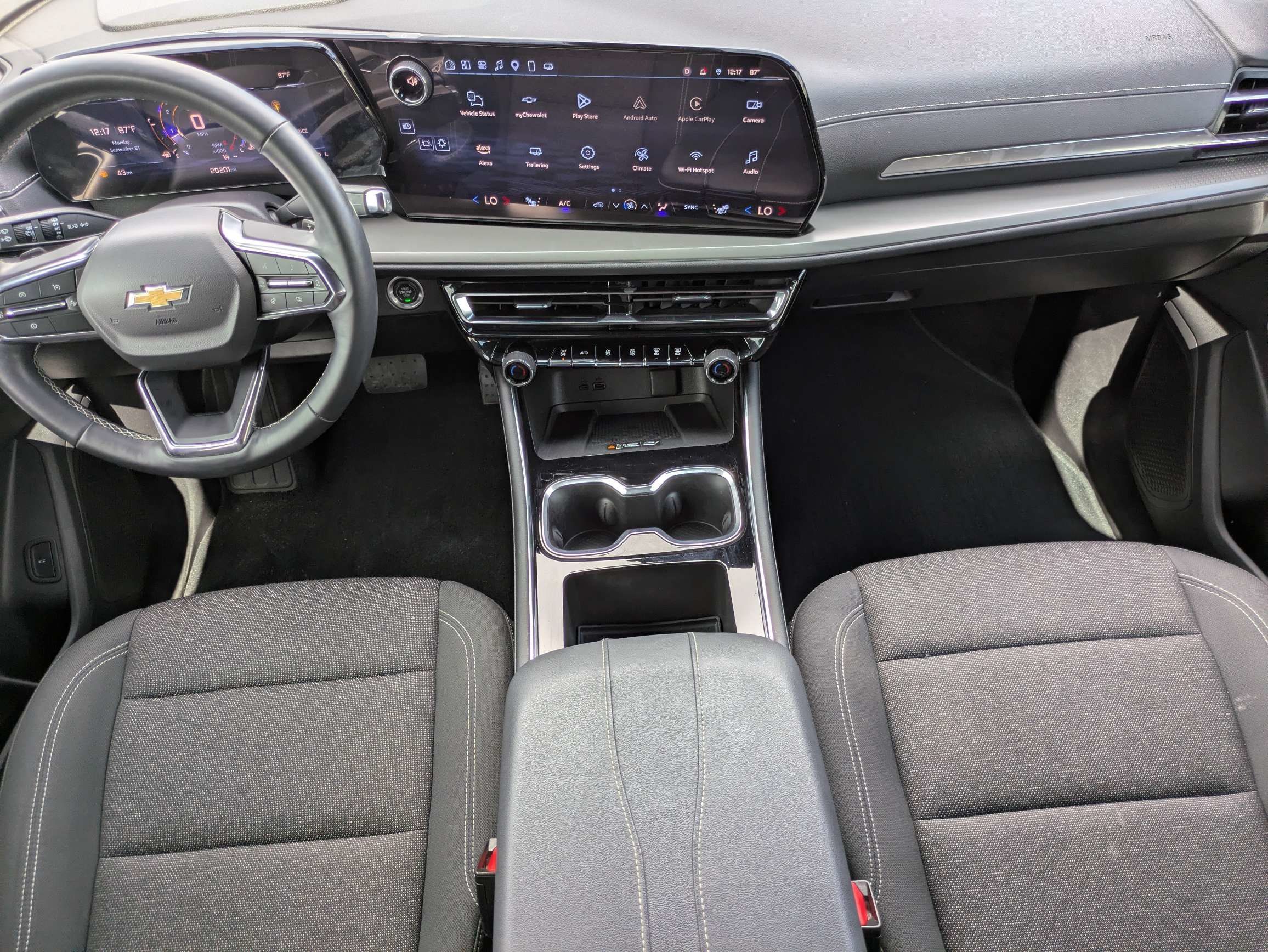 Used 2025 Chevrolet Traverse LT FWD image 12