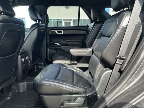 Used 2020 Ford Explorer XLT w/ Equipment Group 202A AWD/4WD image 13