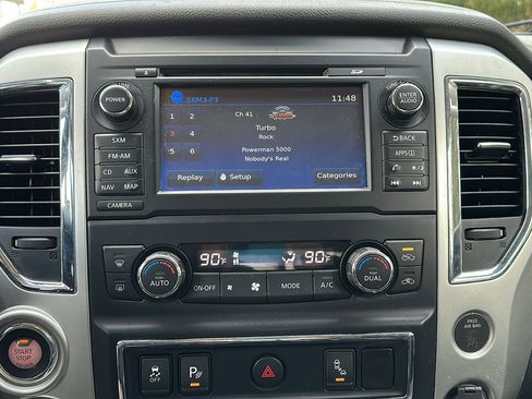 Used 2018 Nissan Titan SV w/ SV Convenience Package image 19