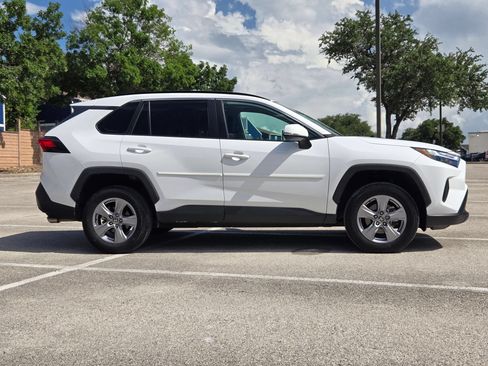Used 2022 Toyota RAV4 XLE w/ Convenience Package FWD image 3