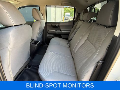 Used 2021 Toyota Tacoma SR5 AWD/4WD image 17