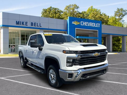 Used 2024 Chevrolet Silverado 2500 LT image 1