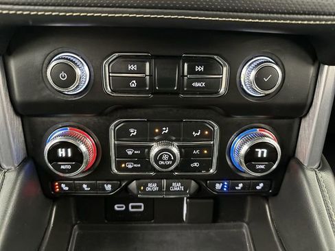 Used 2022 GMC Yukon SLT w/ SLT Luxury Package image 21