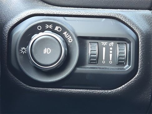 Used 2019 Jeep Wrangler Unlimited Sahara image 24