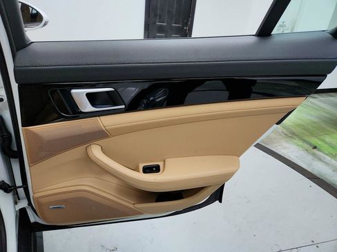 Used 2019 Porsche Panamera 4 image 30
