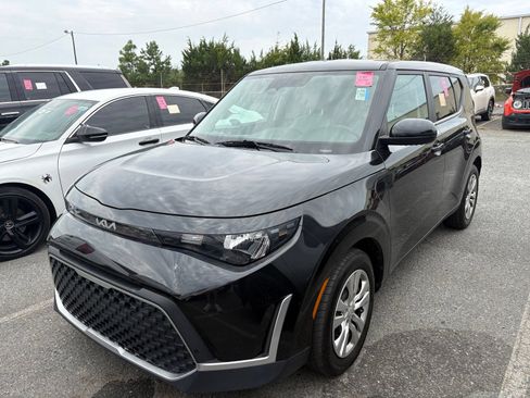 Used 2025 Kia Soul LX FWD image 10