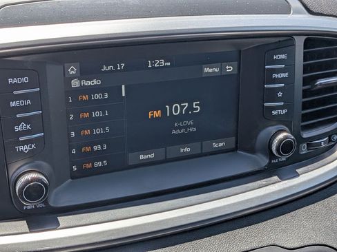 Used 2019 Kia Sorento AWD V6 image 19