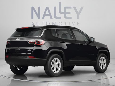 Used 2024 Jeep Compass Trailhawk w/ Sun and Sound Group AWD/4WD image 3