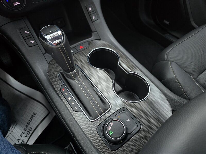 Used 2019 GMC Acadia SLT w/ Black Edition FWD image 8
