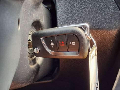 Used 2022 Toyota RAV4 LE AWD/4WD image 11