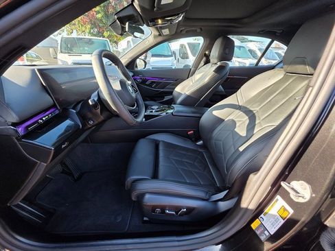 Used 2025 BMW i5 xDrive40 image 11