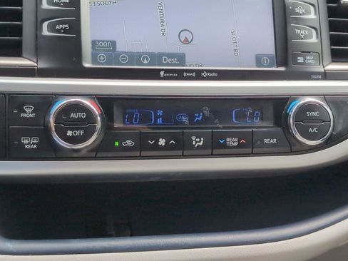 Used 2019 Toyota Highlander XLE image 22