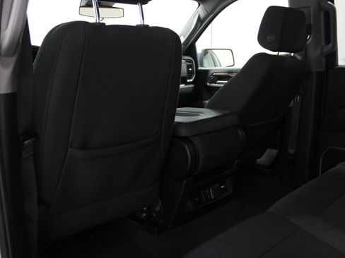 Used 2022 Chevrolet Silverado 1500 LT AWD/4WD image 16