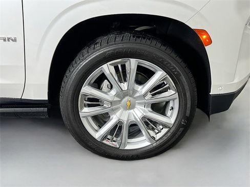 Used 2023 Chevrolet Suburban High Country w/ Advanced Technology Package image 41