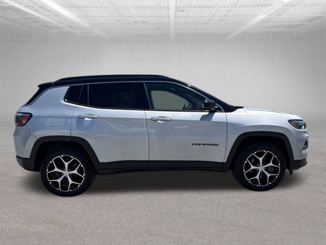 Used 2024 Jeep Compass Limited AWD/4WD image 9