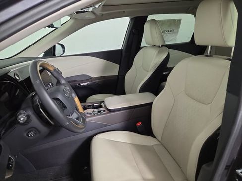 Used 2025 Lexus RX 350 AWD/4WD image 13