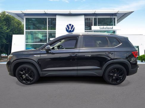 Used 2023 Volkswagen Taos SE w/ Black Wheel Package FWD image 5