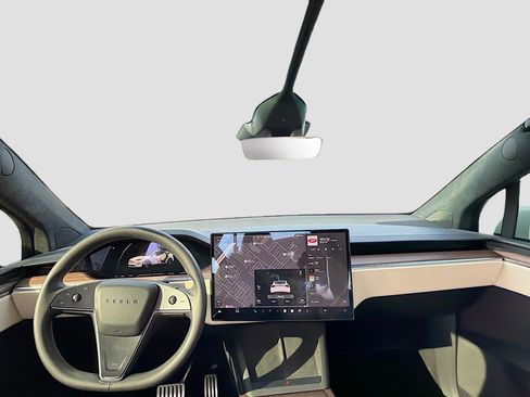 Used 2024 Tesla Model X Base image 16