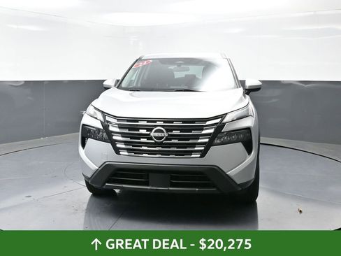 Used 2024 Nissan Rogue SV image 8