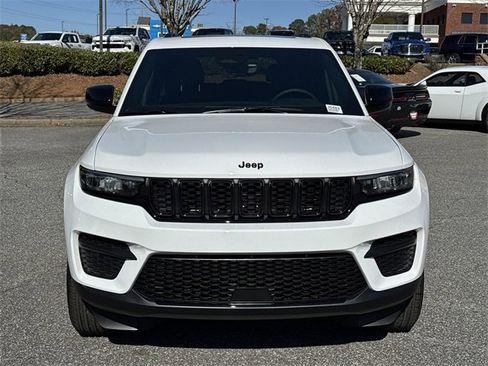 New 2025 Jeep Grand Cherokee Altitude image 3