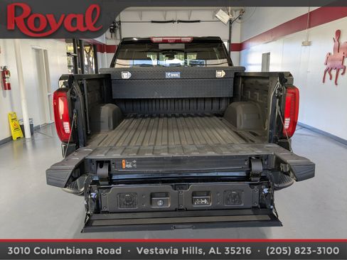 Used 2023 GMC Sierra 1500 AT4X image 12