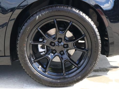 Used 2023 Chrysler 300 S w/ Comfort Group RWD image 8