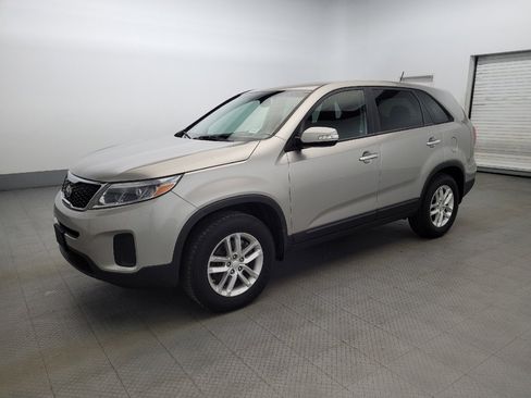Used 2015 Kia Sorento LX image 2
