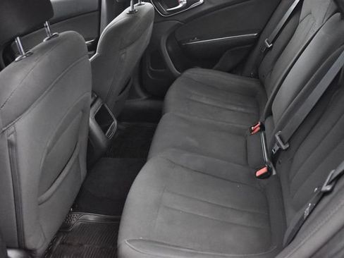 Used 2016 Chrysler 200 Limited FWD image 18