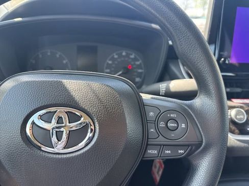 Used 2025 Toyota Corolla LE image 12