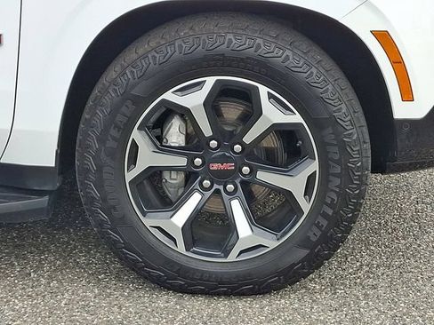 Used 2025 GMC Yukon XL AT4 AWD/4WD image 27