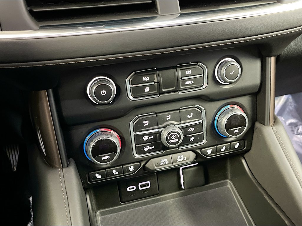 Used 2023 Chevrolet Suburban High Country w/ Advanced Technology Package AWD/4WD image 16