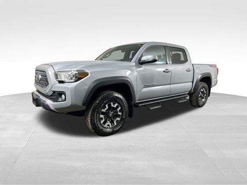 Used 2019 Toyota Tacoma TRD Off-Road image 2
