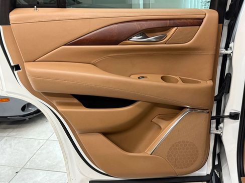 Used 2017 Cadillac Escalade Platinum image 17