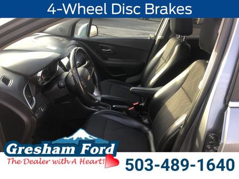 Used 2019 Chevrolet Trax LT w/ LT Convenience Package image 11