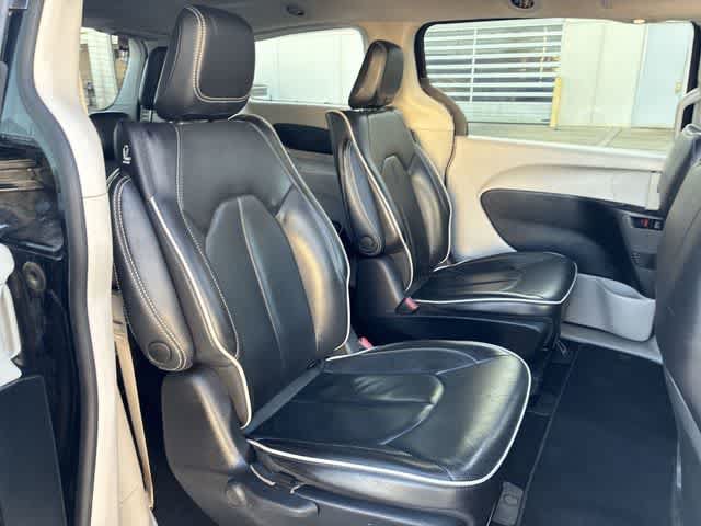 Used 2023 Chrysler Pacifica Limited FWD image 22
