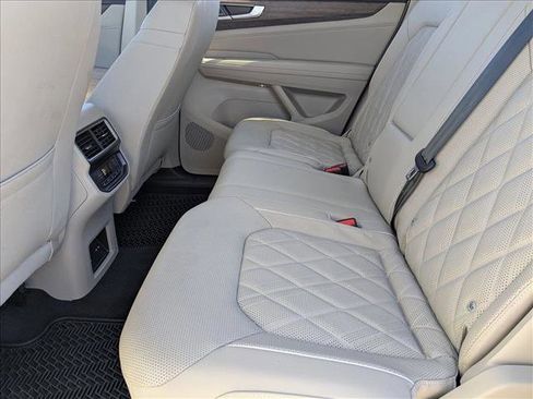 Used 2025 Volkswagen Atlas SEL Premium R-Line image 18