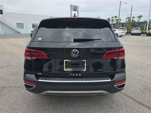 Used 2022 Volkswagen Taos SE FWD image 3