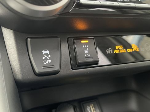 Used 2024 Toyota RAV4 XLE Premium image 31