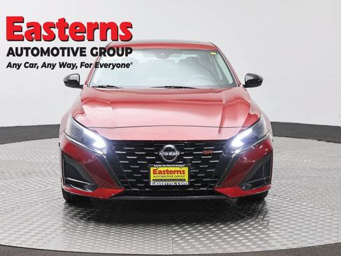 Used 2023 Nissan Altima 2.5 SR w/ SR Premium Package AWD/4WD image 2