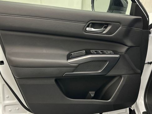 New 2026 Nissan Pathfinder SL w/ SL Premium Package image 15