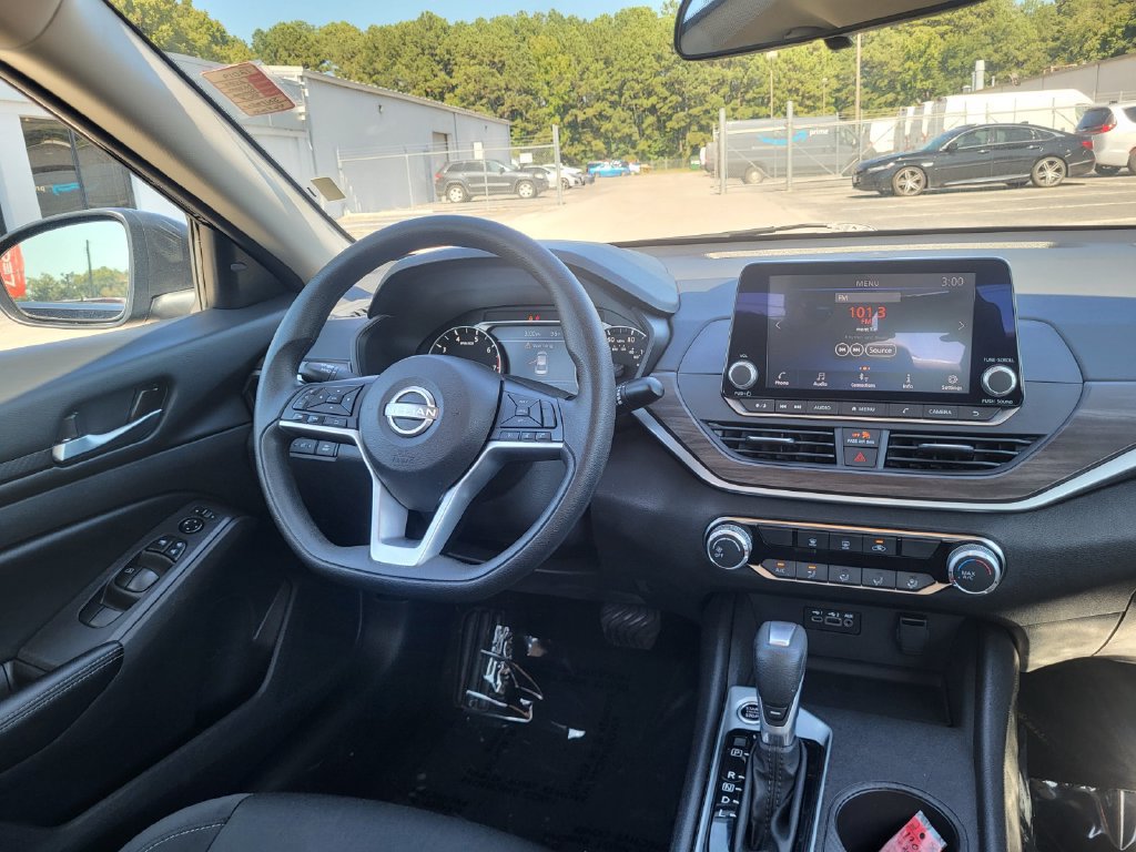 Used 2025 Nissan Altima 2.5 SV AWD/4WD image 13
