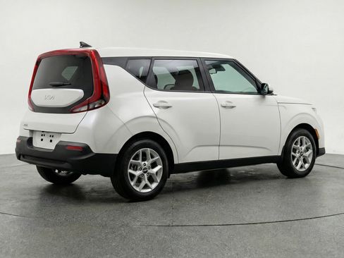 Used 2025 Kia Soul LX w/ LX Technology Package image 9