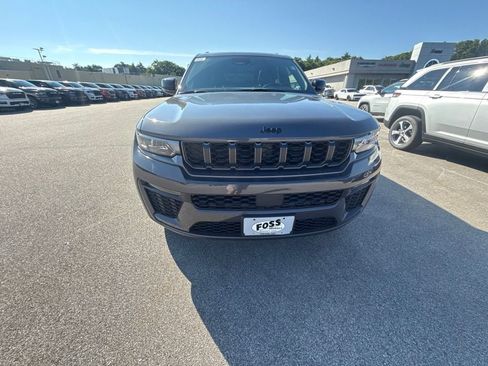 New 2026 Jeep Grand Cherokee L Limited w/ Limited Altitude Package AWD/4WD image 8
