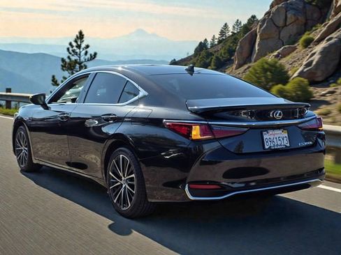 Used 2024 Lexus ES 300h w/ Premium Package image 3