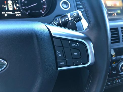 Used 2015 Land Rover Discovery Sport HSE AWD/4WD image 17