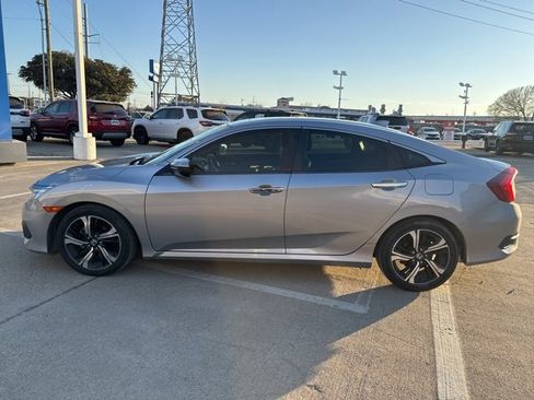 Used 2018 Honda Civic Touring image 4
